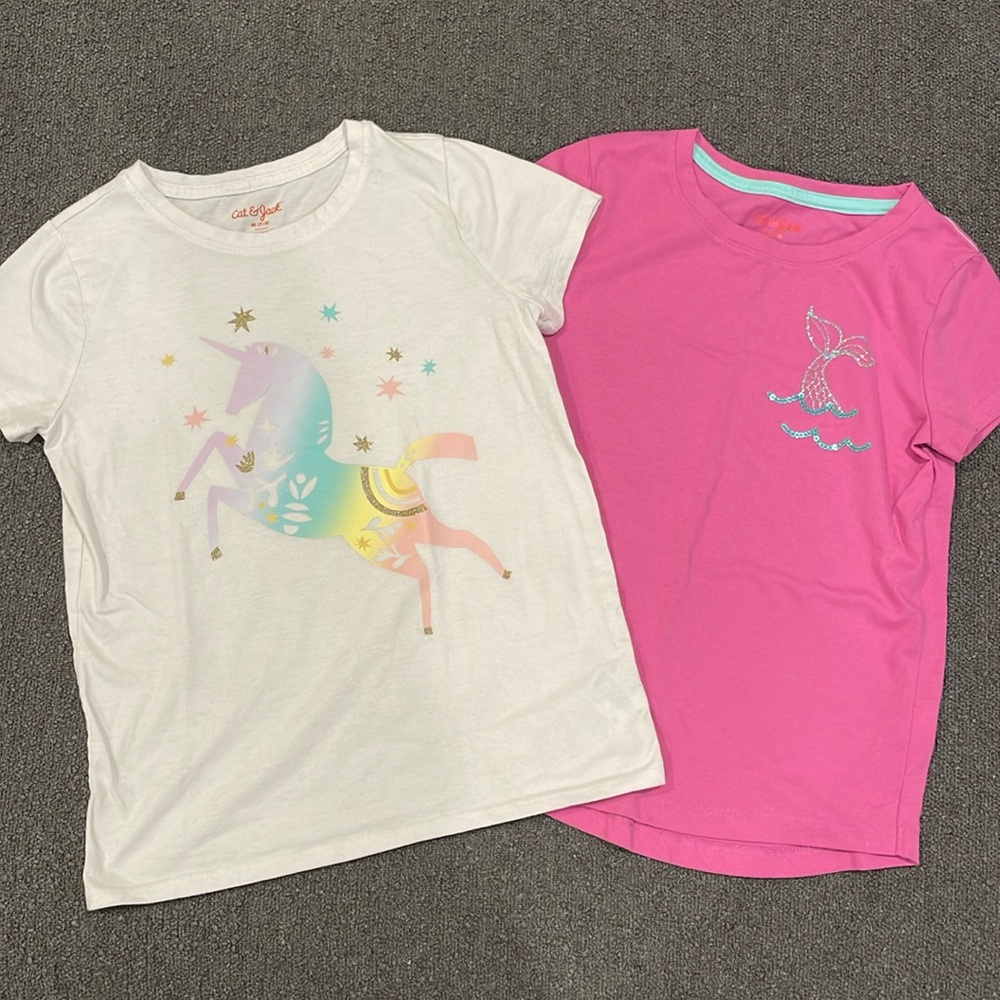 Lot of 2 Cat & Jack short sleeved glitter graphic tee in size 7/8